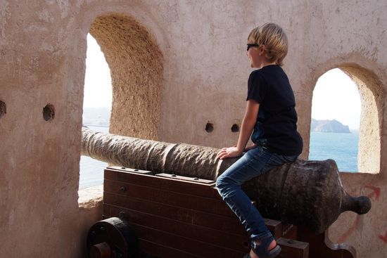 Das hatte Raphael in der Schule noch nicht...Münchhausen flog doch mit der Kugel und nicht mit der Kanone...
