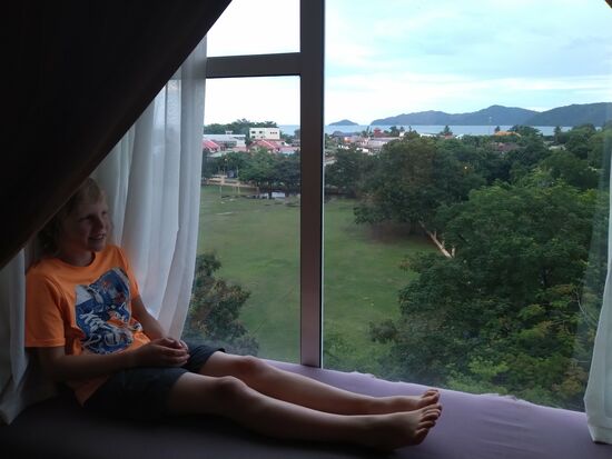 Unser Ausblick... und nein,  das ist nicht das Kinderbett vorm Fenster