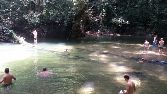 Die Badestelle davor.  Angenehm kühles Wasser. Herrlich.