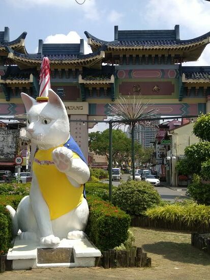 In der Katzenstadt das Eingangstor zu Chinatown.