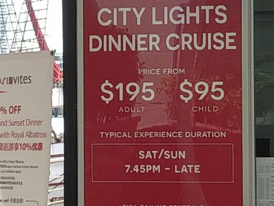 Oder wie wäre es mit einer Dinner Cruise für schlappe 120 €?