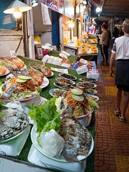So ein Fisch wie vorn zu sehen ist, wird meiner, dahinter kommt dann das Krabbelgetier.
