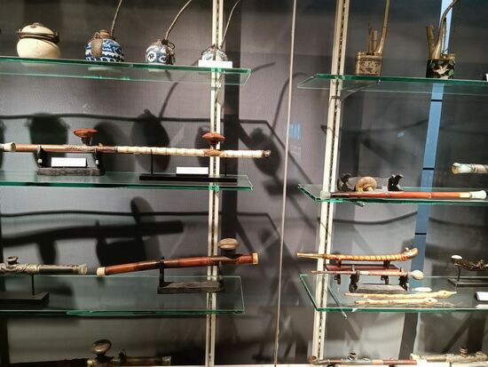 Es wurden Werkzeuge zur Verarbeitung und zum Konsum ausgestellt.