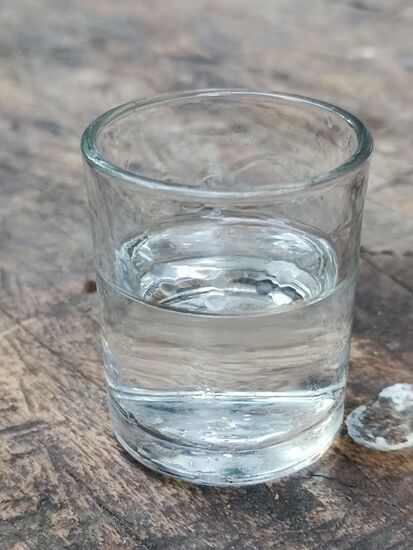 Zum Abschluss der Tour noch ein Glas "Happywater", thailändischen "Whiskey"...naja, es hatte Umdrehungen und brannte in der Kehle, sonst wäre aber Reisfusel die bessere Bezeichnung...aber egal...auf Bob Marley.