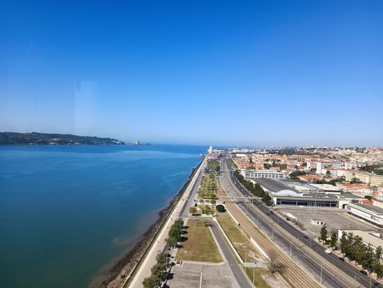 Richtung Süden geht es über einen großen Meeresarm mit toller Aussicht.