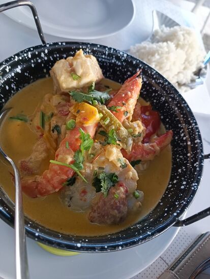 Simone hatte mit einem Fischtopf die beste Wahl getroffen, meine Espatadas (mit Erwartungen aus Madeira) waren nur mäßig.