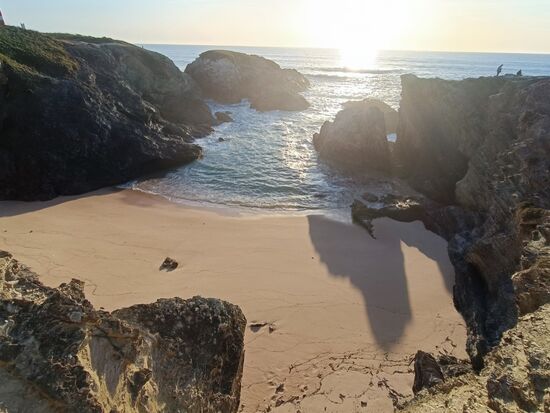 Etliche schöne kleine Felsbuchten, aber Mitte April...wohl kaum mehr als 15 Grad. Das probieren wir in den nächsten Tagen aus.