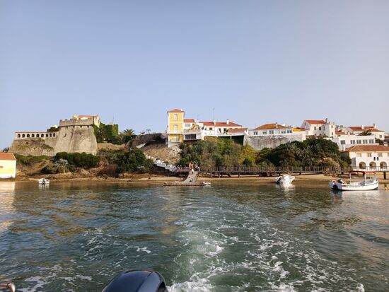 eine Fähre brachte uns auf die andere Seite und so fiel der Umweg über die Brücke weg...