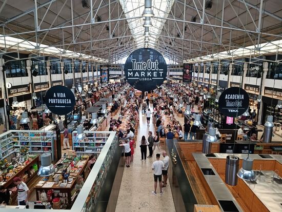 Der TimeOut-Market, eine sehr angesagte Destination. Irgendwie die Nobelfassung asiatischer Foodcourts, aber alles andere als günstig.