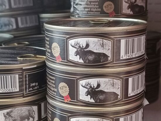 In einem Laden gesehen: Elch in Dosen. wer hat nur die Elche so gefaltet?