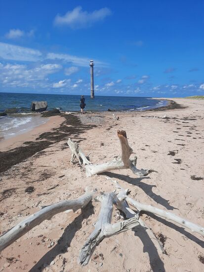 VERBAUT:
Inzwischen ein ganzes Stück im Meer und mit bedenklicher Schieflage.
