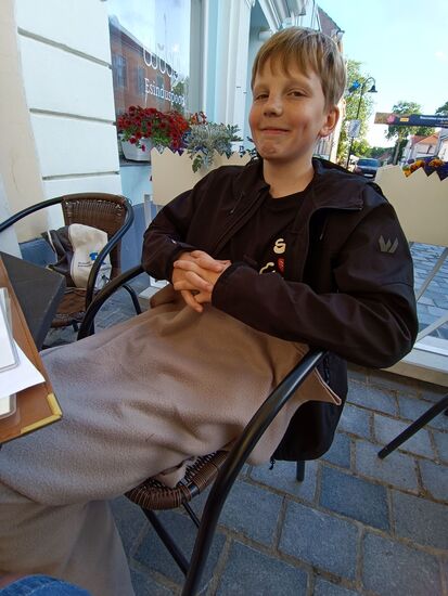 Am Abend gab´s italienisch, lecker...aber der Sommer auf Saaremaa fühlt sich abends deutlich kühl an (das Bild von Simone ist der Zensur zum Opfer gefallen).