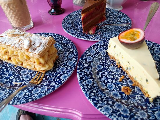 Ein leckeres Cafe gefunden..erst auf den 2. Blick wahrnehmbar, aber schon lange kein Geheimtip mehr - Kohvik Supelsaksad.