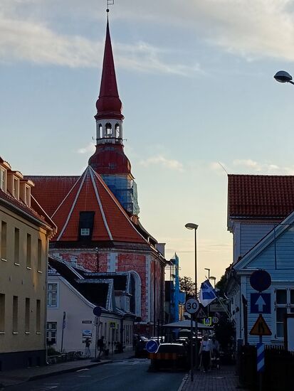 Und hier gleich gegenüber der Kirche ist unsere Unterkunft.