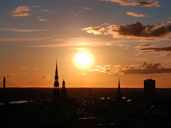 Ganz bis zum Sonnenuntergang konnten wir nicht bleiben, das Gebäude schließt 22 Uhr. Hat sich wirklich gelohnt.