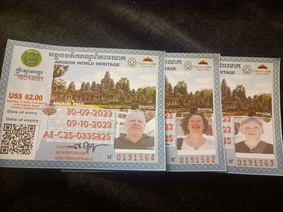 DAs Gelände ist so riesig...3 Tage sind schon nötig, wenn man einigrmaßen etwas sehen möchte.