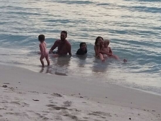 Dann haben wir auch die australische Familie wiedergetroffen, die wir bereits in unserer Unterkunft kennengelernt hatten...hier mit einem Kind mehr vom Restaurant. Wunderbar entspannte Eltern auf ihrer 4-monatigen Tour..