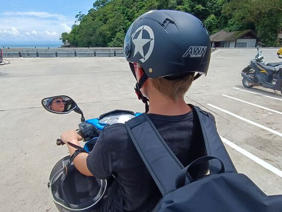 Wer war erster am Roller, natürlich Raphael.