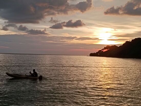 Zum Sonnenuntergang noch eine Bucht weiter gezogen (Banbao).