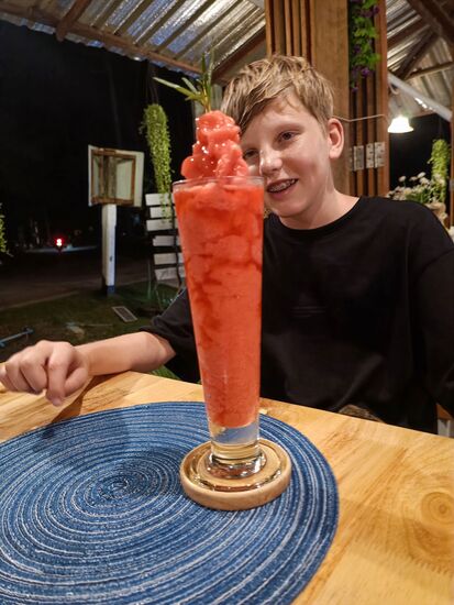 Noch einmal ein leckerer Erdbeershake. der schmeckt auch so gut wie er aussieht.