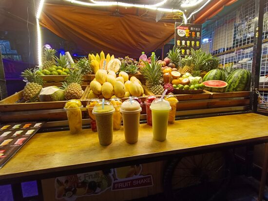 Fruitshakes in riesiger Auswahl, bei uns gab´s Passionfruit, Guave und Mangostine