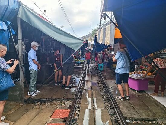 Es fing an mit regnen und es wurde immer voller, auch Reisegruppen...die Chefin erklärte, dass es regnet...das sind hilfreiche Hinweise.