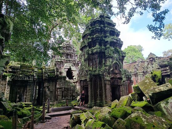 wie ihr seht, es sind etliche Besucher unterwegs, aber auf dem Areal verläuft sich das.