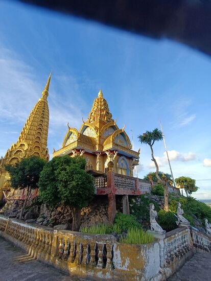 Der Tempel auf dem Berg...als Suchbild, wo hat sich der Affe versteckt? Auflösung folgt später.