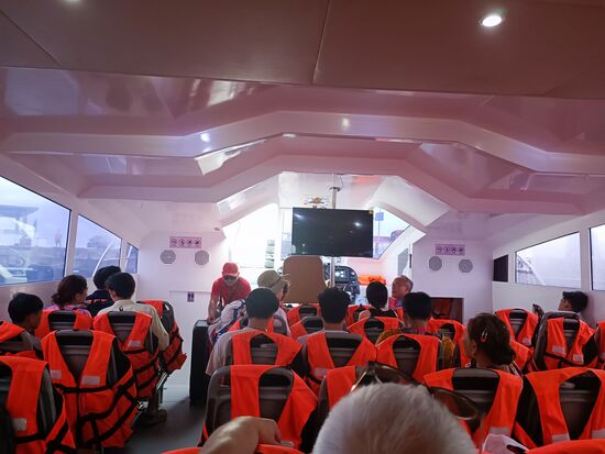 84 Plätze, nicht mal zur Hälfte belegt.