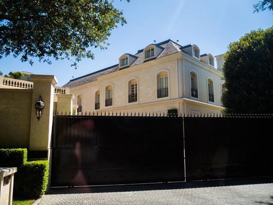In diesem bescheidenen Anwesen (123 Zimmer, 100 Parkplätze) wohnt die Tochter von Eclestone