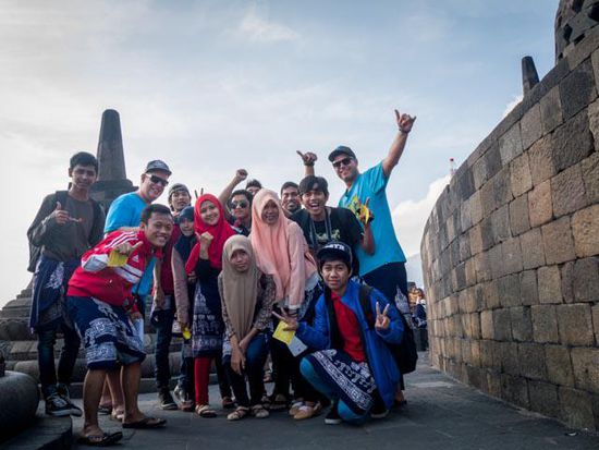Schulklassse im Borobudur Tempel
