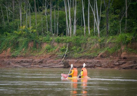 Kanufahrt auf dem Madre Dios River