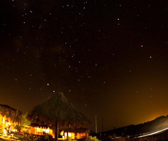 Unser Hotel bei Nacht