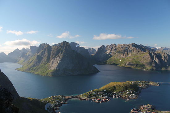 Dann aber am Gipfel war es, als würde  man von oben auf eine kleine Spielzeuglandschaft herabsehen.