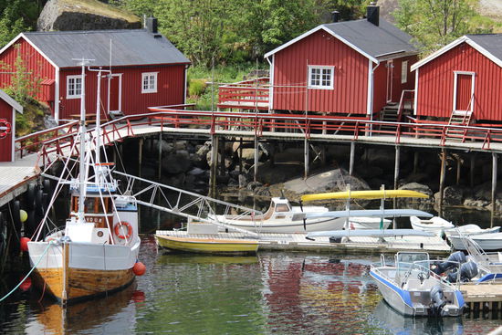 Der Nusfjord liegt ganz idyllisch und eignet sich gut für einen kurzen Ausflug. Im Eintrittspreis ist auch der Besuch des Museums enthalten. Noch schöner allerdings fanden wir A, so dass wir hier nicht ein zweites Mal mehr hinfahren würden.