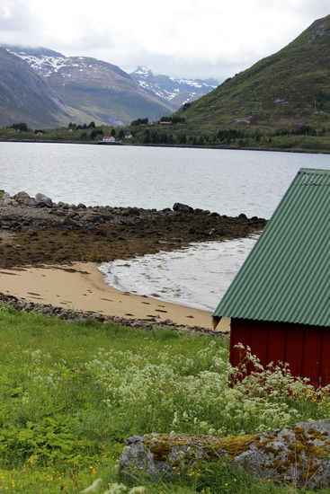 Keine 500 Meter von dem Ferienhaus entfernt entdeckte ich eine kleine Sandbucht. Schade nur, dass ich keinen Steg finden konnte, von dem aus ich hätte angeln können.