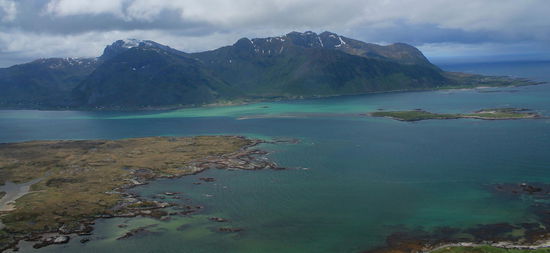 Und immer wenn die Sonne einmal kurz zum Vorschein kam, färbte sich das Wasser türkisblau.