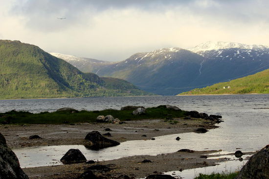 Nach unserer Ankunft riss auch hier kurz der Himmel auf und wir konnten direkt beim Campingplatz einen Strandspaziergang machen.