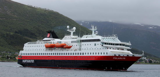 Dann legte mittags gegen 12 Uhr die MS Polarlys mit uns an Bord ab.