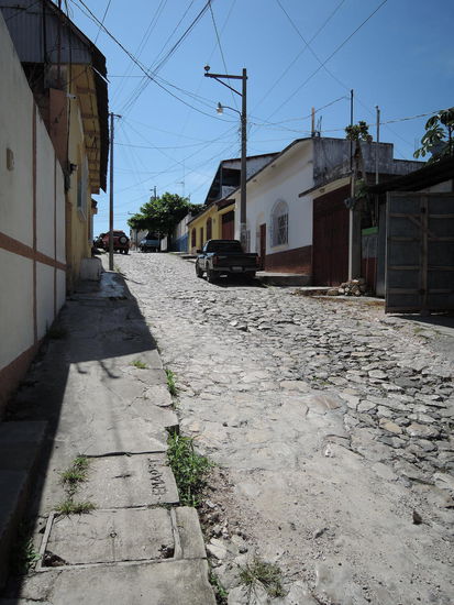 So sehen die Strassen in Flores aus