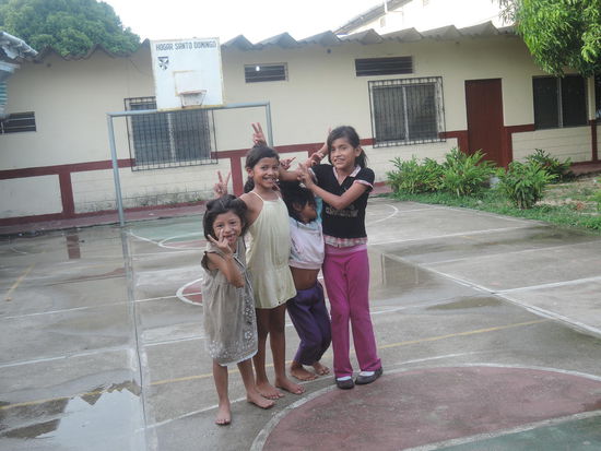 Die Maedls im Waisenhaus