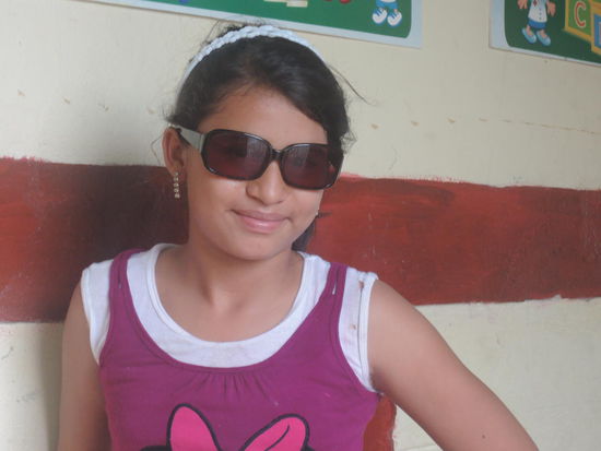 Die Maedls beim Posen mit meiner Brille