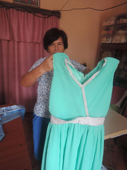 Dieses Kleid hat sie auch geschneidert