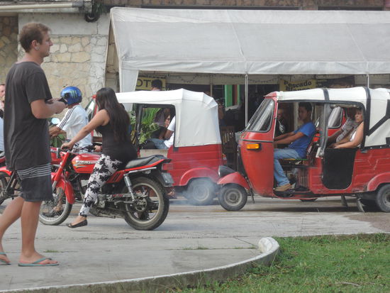 Tuktuks in rot...