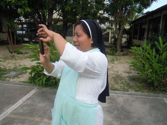 Schwester Ela macht auch Fotos