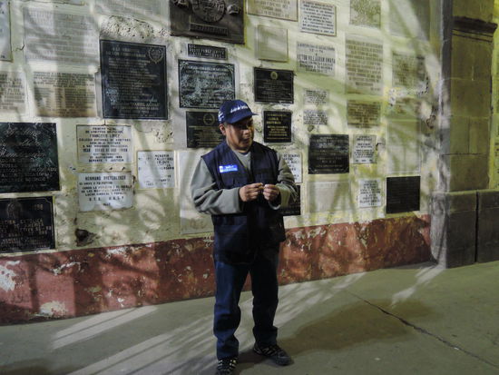 Unser Guide Don Augusto, der absolut alles ueber den Friedhof weiss