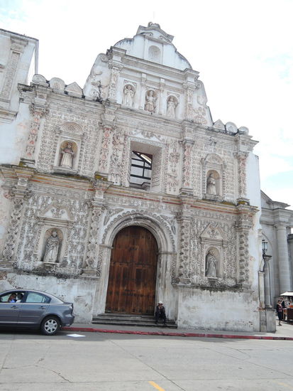 Die Kathedrale mit ihrer herrlichen Fassade und...