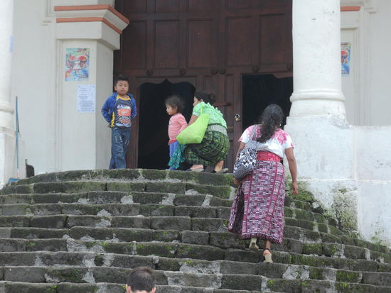 Vor der Kirche in Santiago