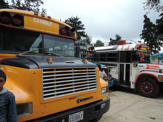 Mit den Chickenbussen ging's Richtung Santiago