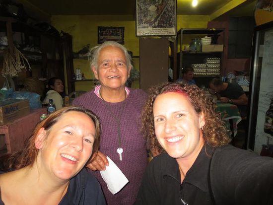 Die Eigentuemerin Mercedes (und Koechin), Hilary y yo